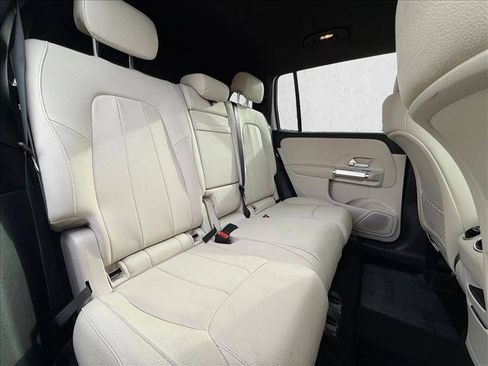 Used 2025 Mercedes-Benz GLB 250 4MATIC image 19