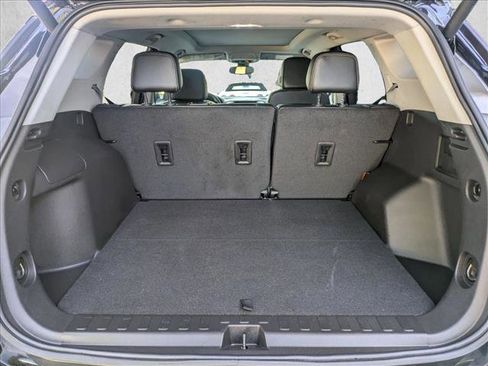 Used 2024 GMC Terrain SLT w/ Tech Package image 6