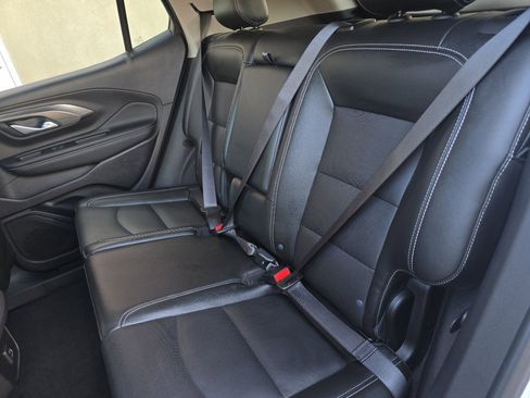 Used 2024 GMC Terrain SLT image 27