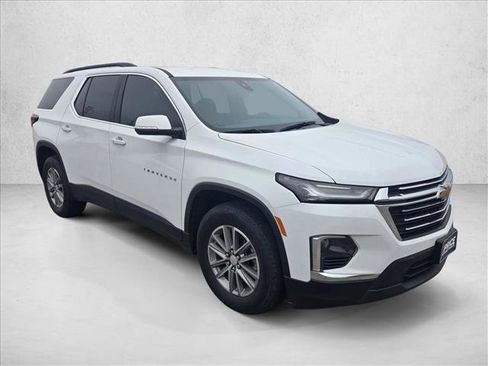Used 2023 Chevrolet Traverse LT FWD image 3
