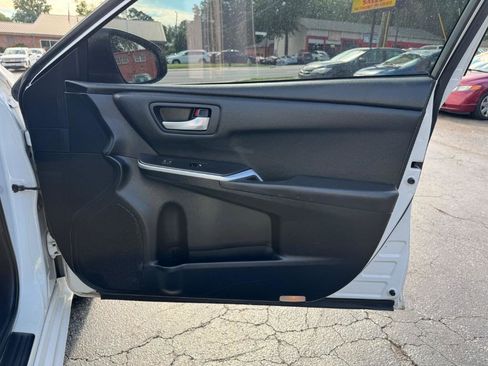 Used 2015 Toyota Camry SE image 22