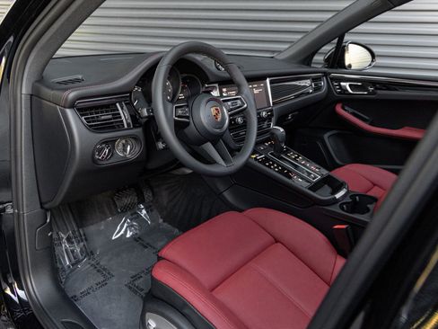 New 2026 Porsche Macan AWD/4WD image 4