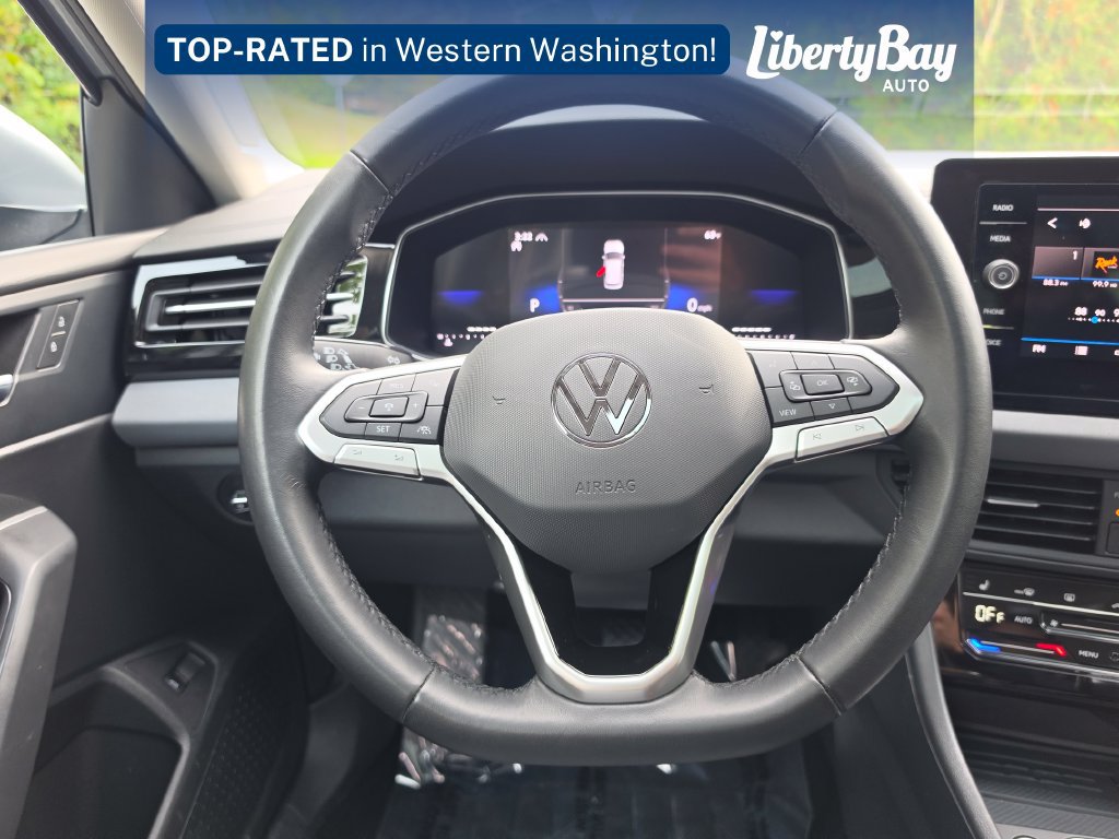 Used 2025 Volkswagen Jetta SE FWD image 13