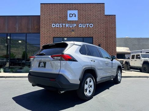 Used 2021 Toyota RAV4 XLE AWD/4WD image 8