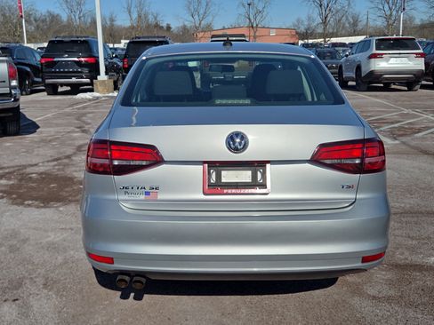 Used 2016 Volkswagen Jetta SE image 4