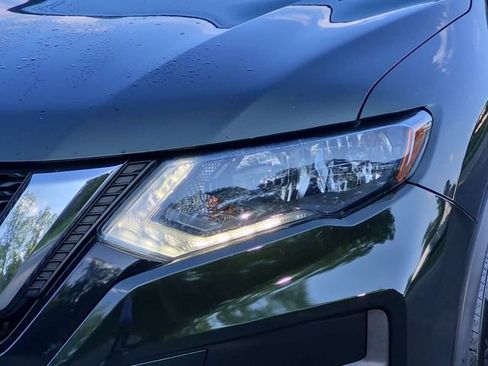 Used 2018 Nissan Rogue SV AWD/4WD image 17