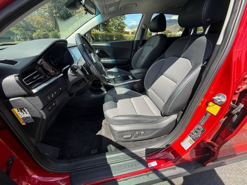 Used 2020 Kia Niro EX w/ Cold Weather Package FWD image 10