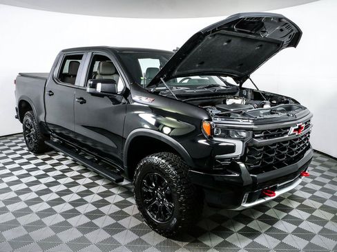 Used 2022 Chevrolet Silverado 1500 ZR2 w/ Technology Package AWD/4WD image 32
