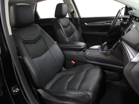 Used 2018 Cadillac XT5 Luxury w/ Driver Awareness Package image 19