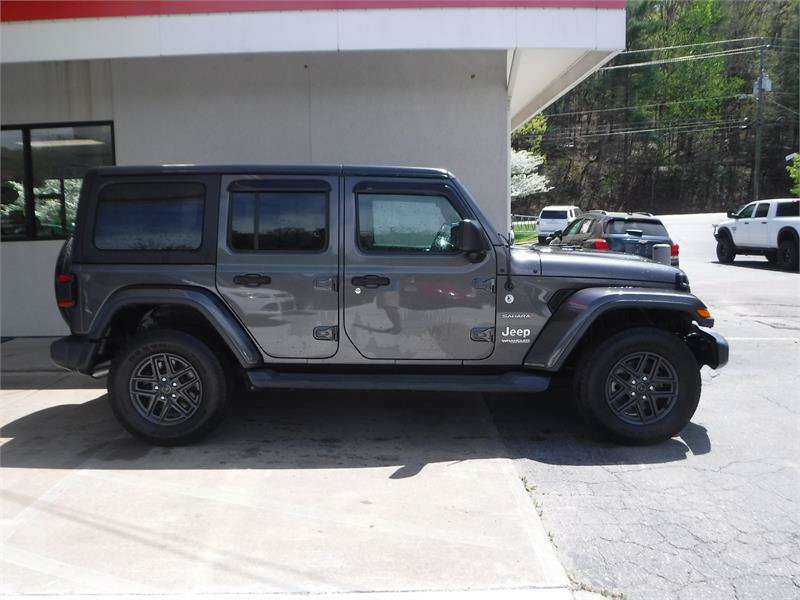 Used 2019 Jeep Wrangler Unlimited Sahara w/ Safety Group AWD/4WD image 2