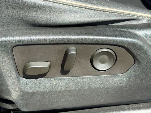 Used 2023 Chevrolet Suburban Premier image 25