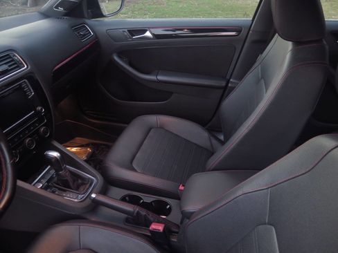 Used 2017 Volkswagen Jetta GLI image 15