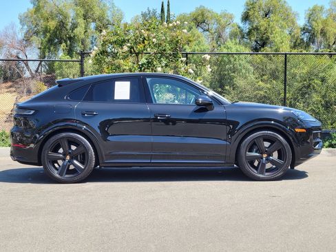 Certified 2025 Porsche Cayenne GTS AWD/4WD image 8