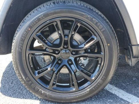 Used 2021 Jeep Grand Cherokee Laredo X image 8