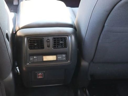 Used 2018 Nissan Pathfinder SV image 22