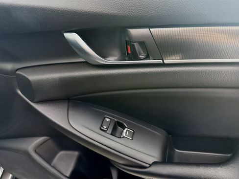 Used 2018 Honda Accord Sport image 31