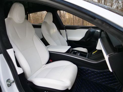 Used 2021 Tesla Model S Plaid image 38