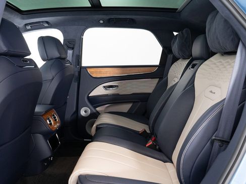 Certified 2025 Bentley Bentayga image 24