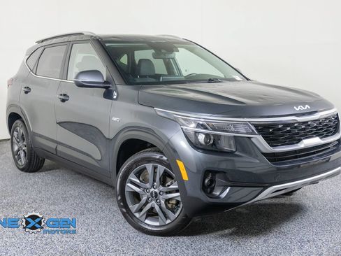 Used 2023 Kia Seltos S w/ Navigation Package AWD/4WD image 1