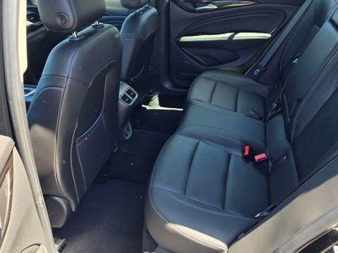 Used 2018 Buick Regal Essence image 10