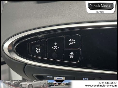 Used 2025 Genesis GV70 2.5T AWD/4WD image 13