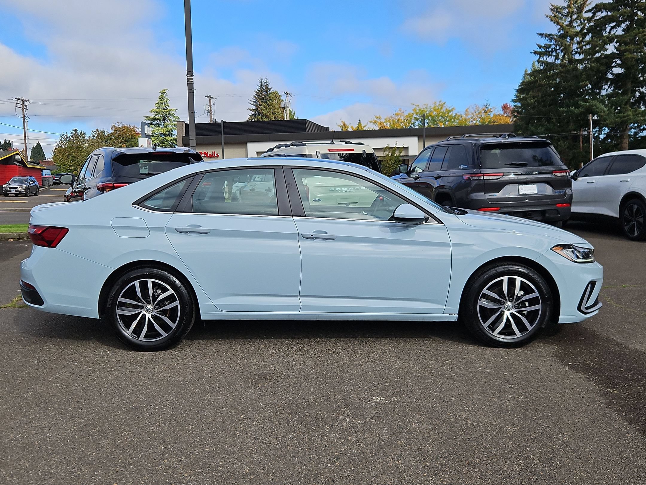 Used 2025 Volkswagen Jetta SE w/ Sunroof Package FWD image 6