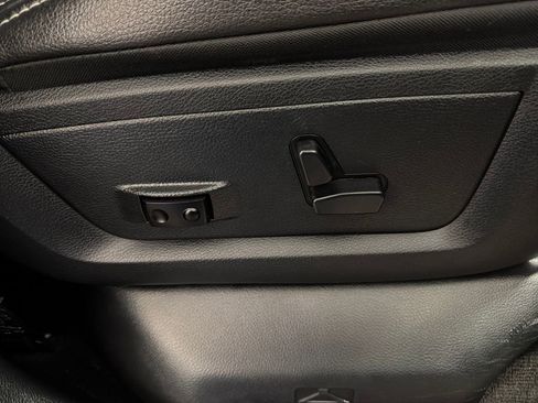 Used 2016 RAM 1500 Laramie w/ Convenience Group AWD/4WD image 23