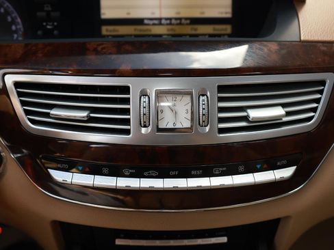 Used 2013 Mercedes-Benz S 550 w/ Sport Pkg image 39
