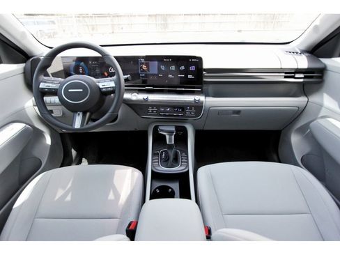 Certified 2025 Hyundai Kona SEL image 8