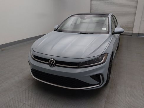 Used 2025 Volkswagen Jetta SE w/ Sunroof Package FWD image 15