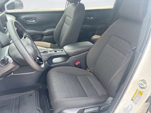 Used 2025 Honda HR-V Sport image 11