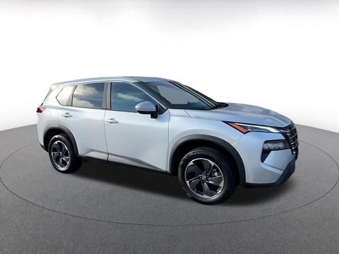 Used 2025 Nissan Rogue SV FWD image 2