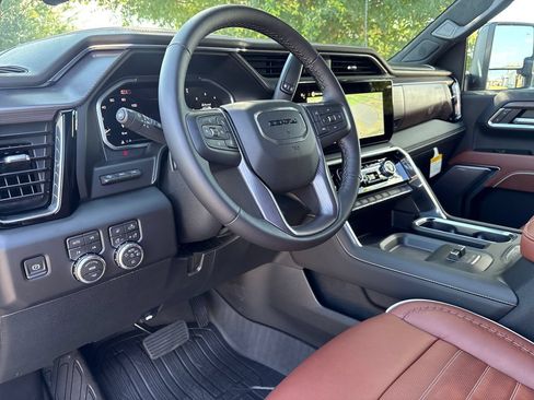 New 2026 GMC Sierra 2500 4x4 Crew Cab Denali Ultimate image 12