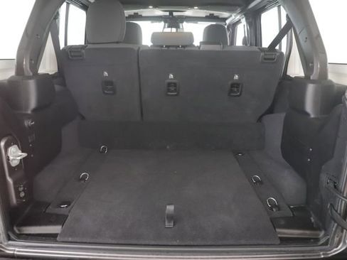 Used 2025 Jeep Wrangler Unlimited Sahara image 27