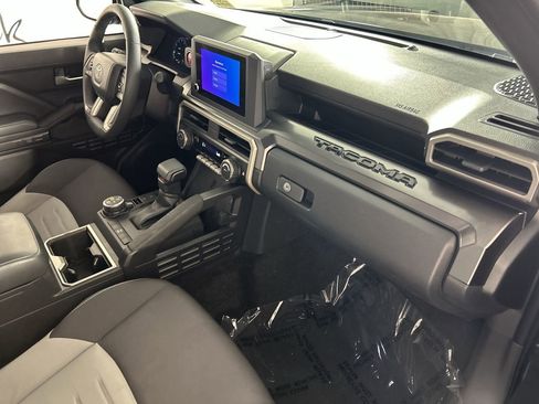 Used 2025 Toyota Tacoma TRD Off-Road AWD/4WD image 27