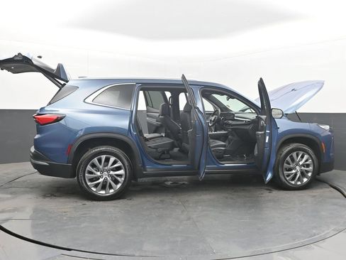 Used 2025 Buick Enclave Preferred FWD image 47