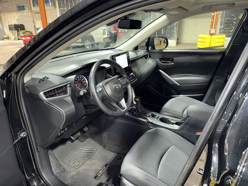 Used 2022 Toyota Corolla Cross LE w/ Moonroof Package AWD/4WD image 28