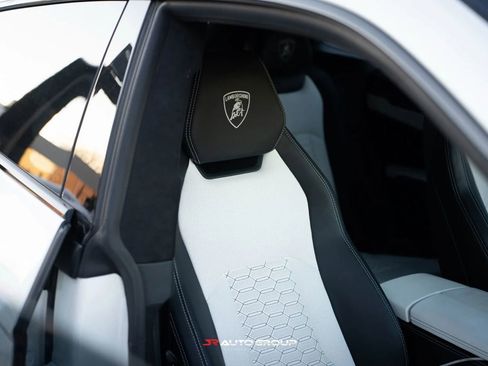 Used 2022 Lamborghini Urus image 23
