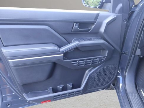 Certified 2024 Toyota Tacoma SR5 AWD/4WD image 9
