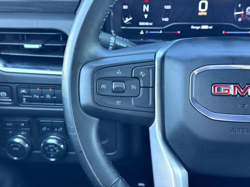 Used 2024 GMC Yukon XL SLT image 25