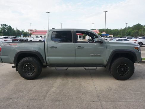 Used 2022 Toyota Tacoma TRD Off-Road w/ Technology Package AWD/4WD image 23