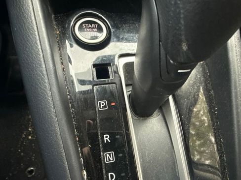 Used 2020 Nissan Versa S FWD image 18
