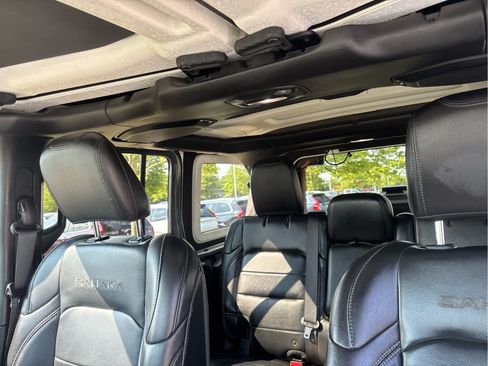 Used 2018 Jeep Wrangler Unlimited Sahara w/ Dual Top Group AWD/4WD image 34