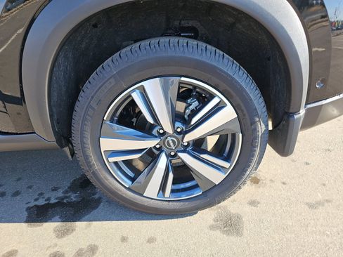 Used 2024 Nissan Rogue SL image 25