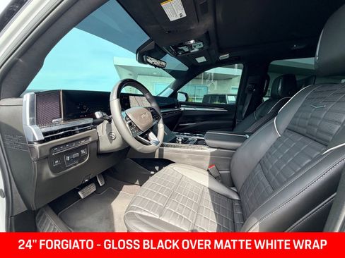 Used 2025 Cadillac Escalade ESV V image 7