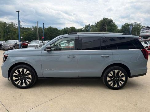 Certified 2025 Ford Expedition Platinum w/ Driver's Package AWD/4WD image 4