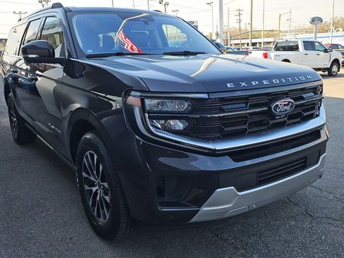 Used 2025 Ford Expedition Max Platinum image 6