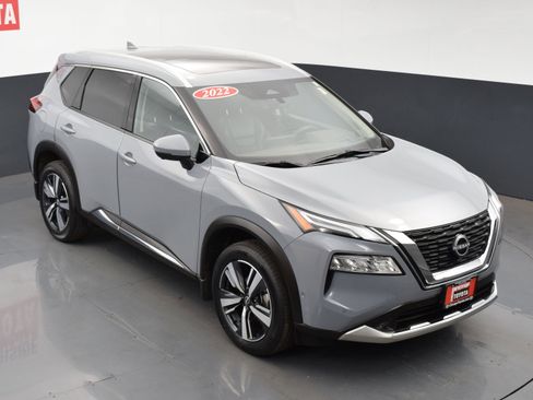 Used 2022 Nissan Rogue Platinum w/ Head-Up Display Package image 34