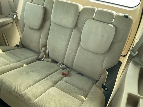 Used 2015 Dodge Grand Caravan American Value Package w/ UConnect Hands-Free Group FWD image 18
