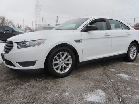 Used 2013 Ford Taurus SE image 4